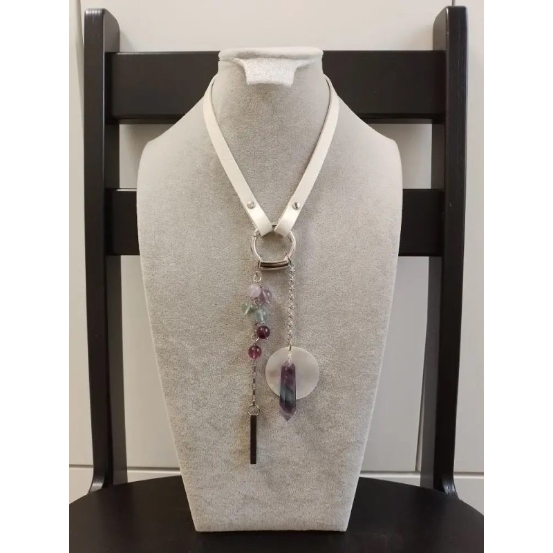 Колье, кожный шнур шириной 10мм, флюорит, перламутр