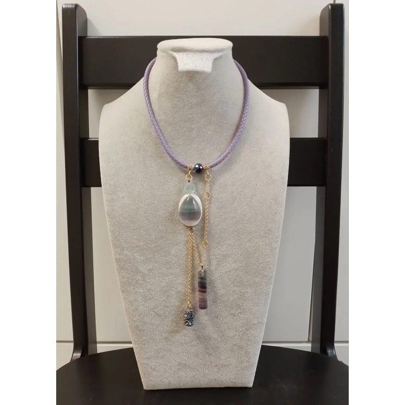 Колье, плетёный кожный шнур 5мм, флюорит, кварц в титане, перламутр, бусина Сваровски