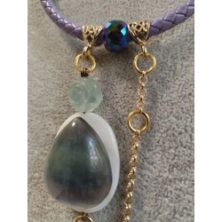 Колье, плетёный кожный шнур 5мм, флюорит, кварц в титане, перламутр, бусина Сваровски