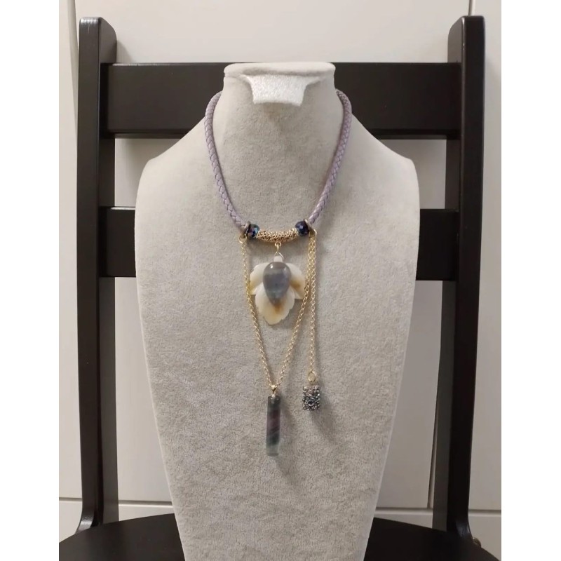 Колье, плетёный кожный шнур 5мм, флюорит, кварц в титане, оникс, бусины Сваровски