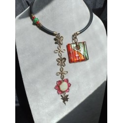 Открытое колье, основа проволока с памятью, японский лэмпворк, коралл