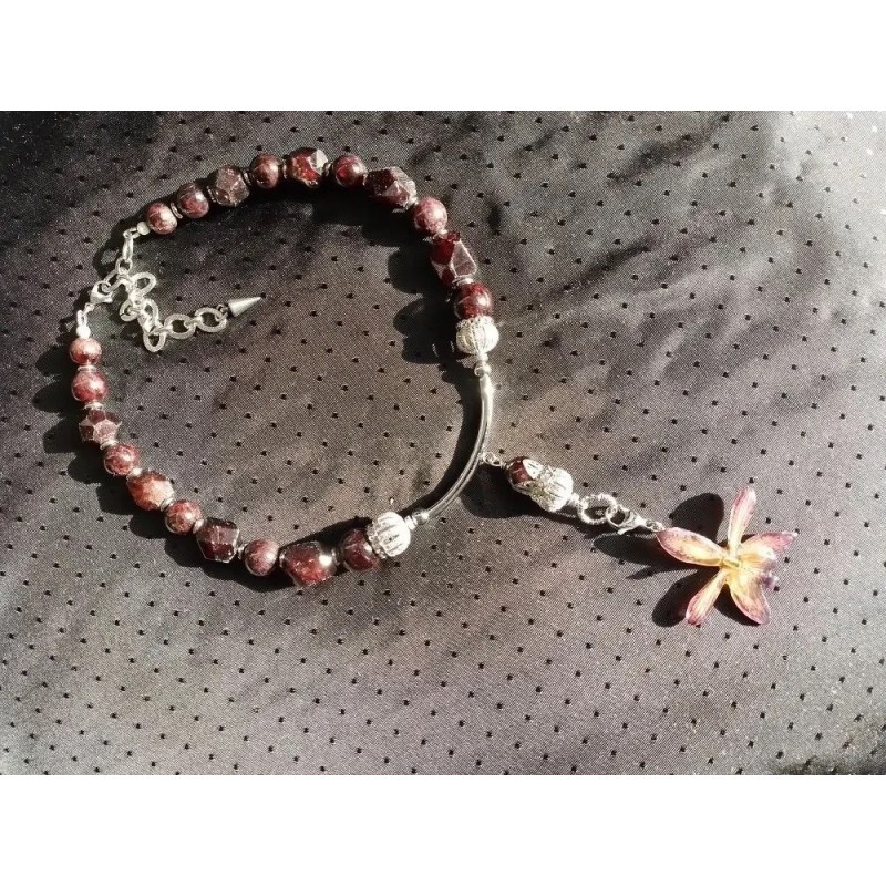 Колье чокер с двумя съемными подвесками, гранат, японский лэмпворк, настоящая орхидея в эпоксидной смоле