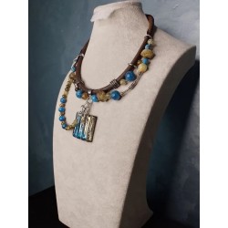 Колье, кожаный шнур 8мм, зелёный гранат, апатит, пирит, японский лэмпворк