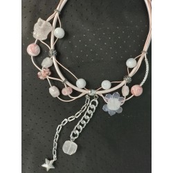 Колье, кожаные шнуры, розовый кварц, лунный камень беломорит, канадский лэмпворк, японский лэмпворк